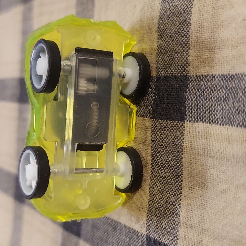 ❤️ Pull Back Car Yellow Translucent Miniature Racer - Picture 6 of 7